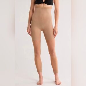 SPANX Assets High Waist Shaping Capri Size 4 Nude